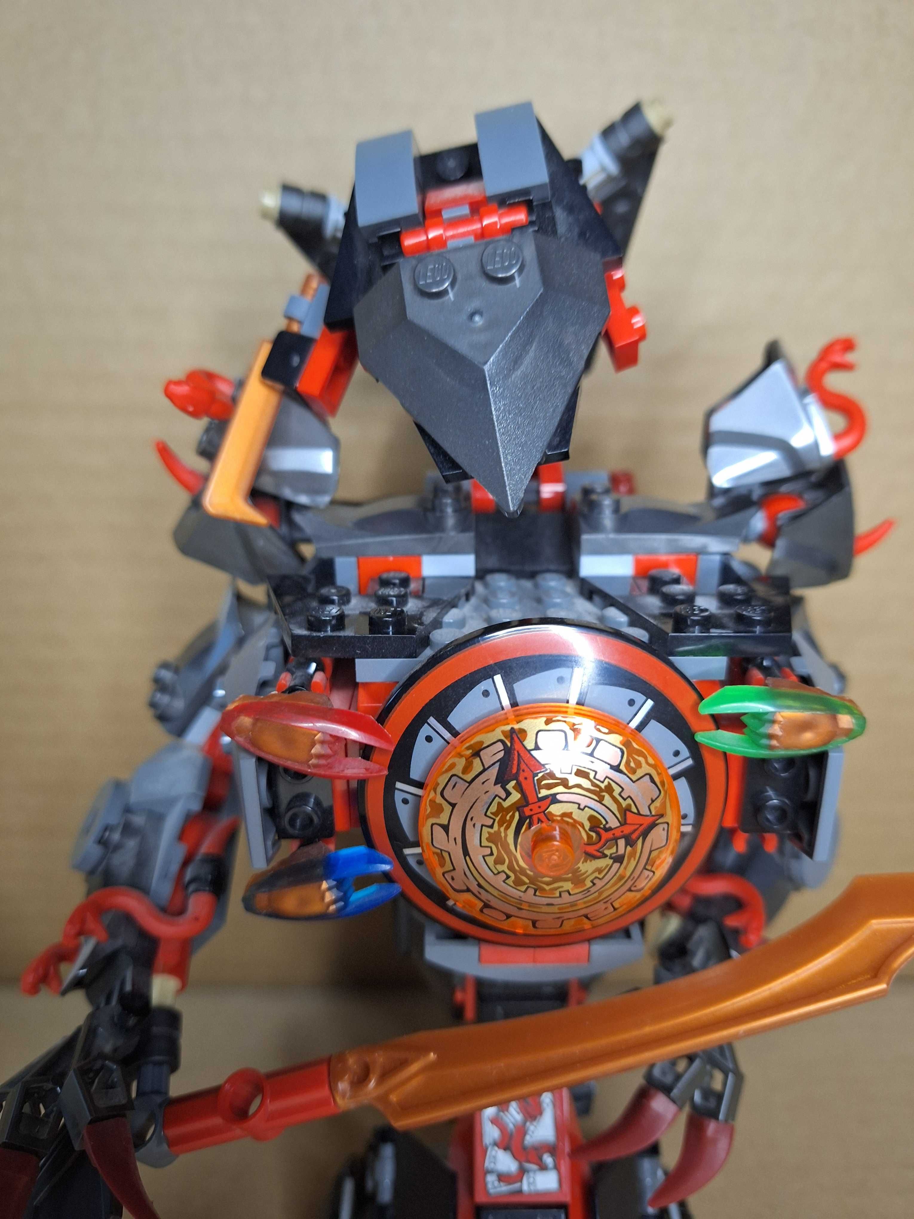 Główna budowla lego z zestawu 70626 Dawn of Iron Doom