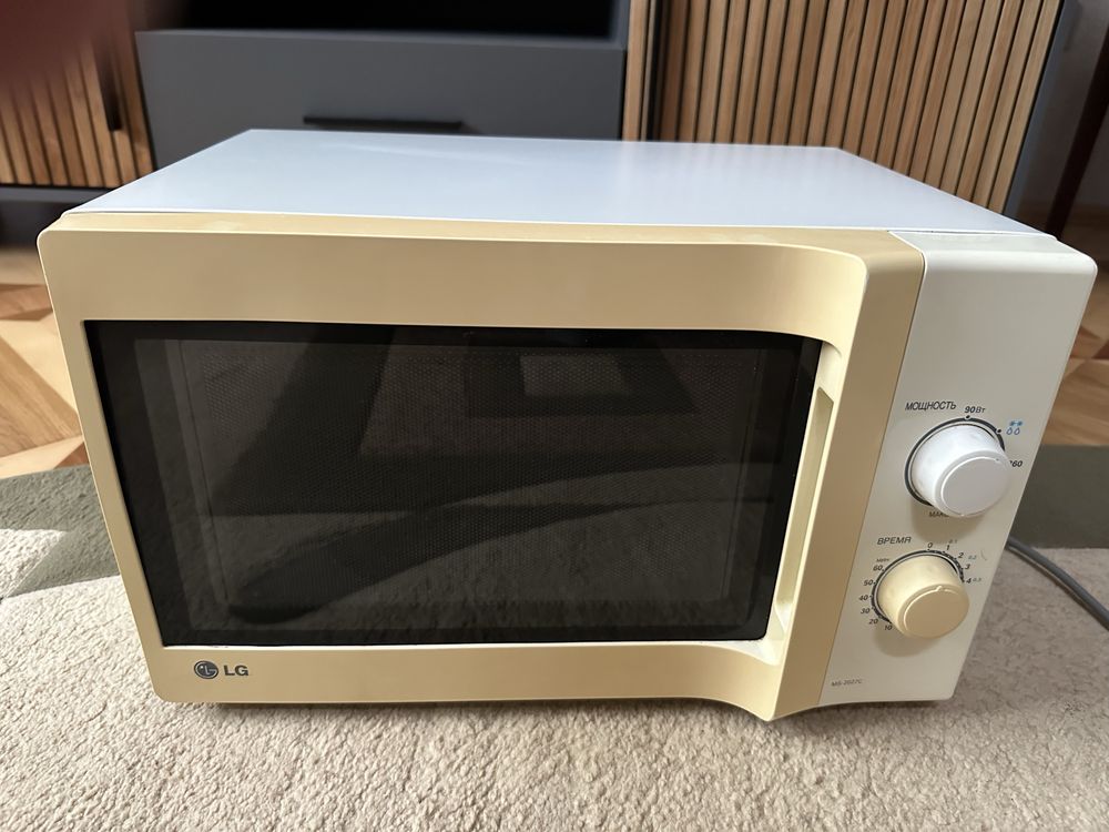 Мікрохвильова піч LG MS-2027C