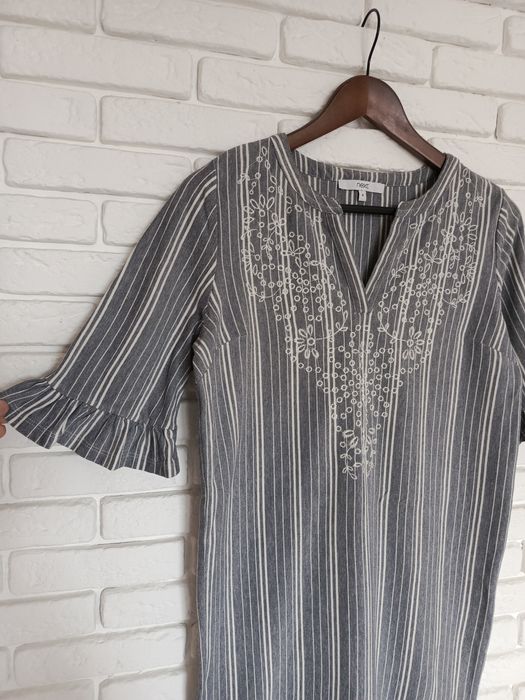 Сукня С з вишивкою