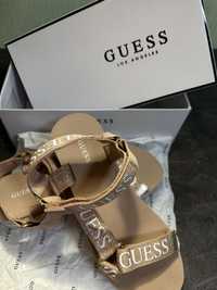 Взуття Guess