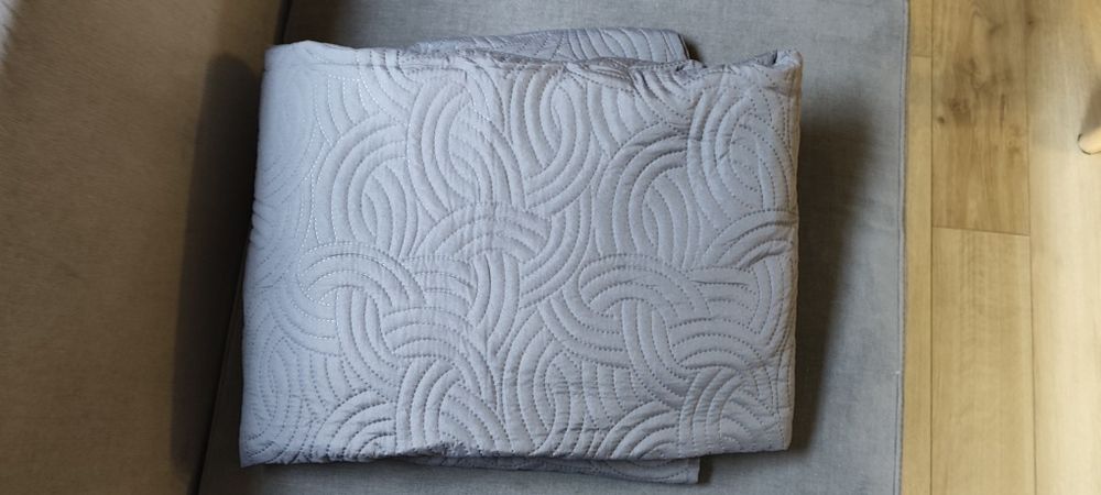 Narzuta na łózko nowa