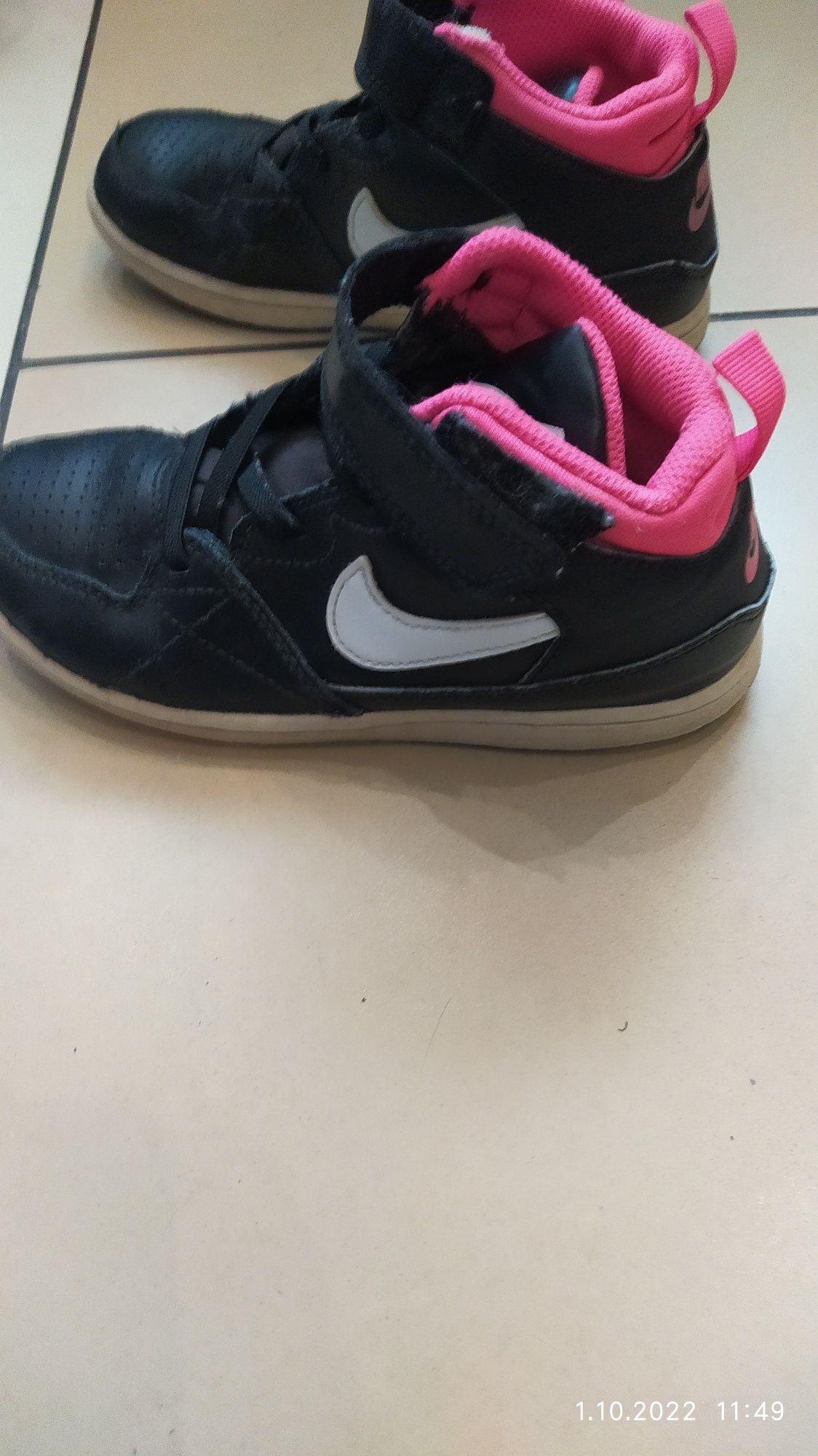 Nike buty dziewczęce rozmiar 30, długość wkładki 18,5 cm