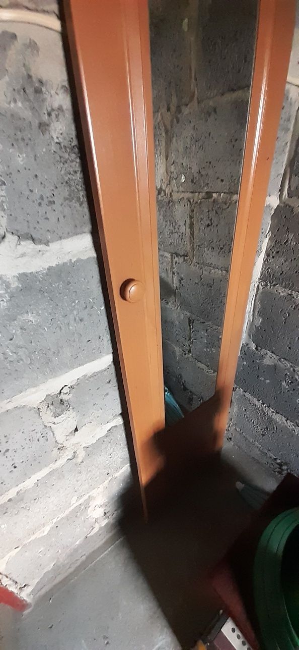 Lustro w montowane w drzwiach