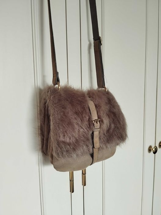 Bolsa em pelo e pele sintética