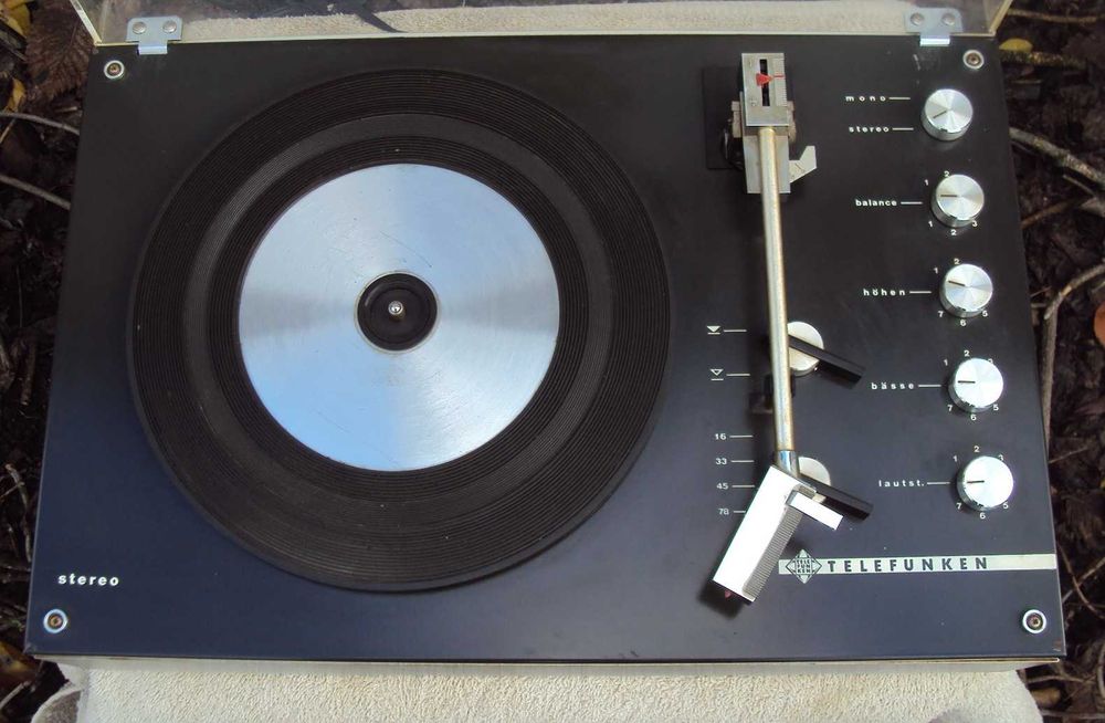 Рабочий проигрыватель виниловых пластинок TELEFUNKEN винтаж