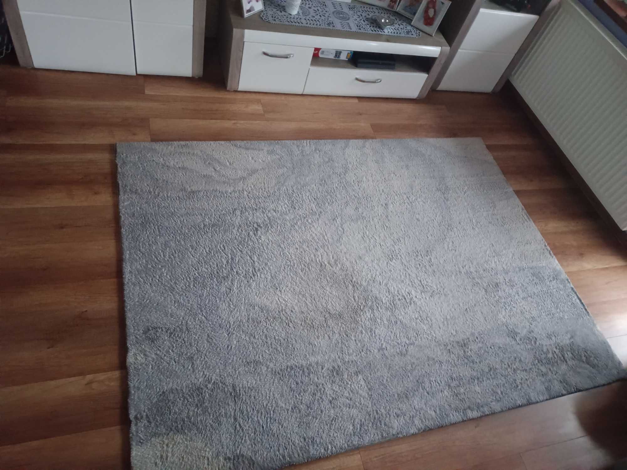 Dywan Visby 160x220 ciepły i miły Black Red White, porządne podbicie
