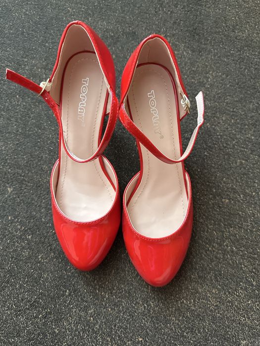 Босоніжки червоні 38 розмір