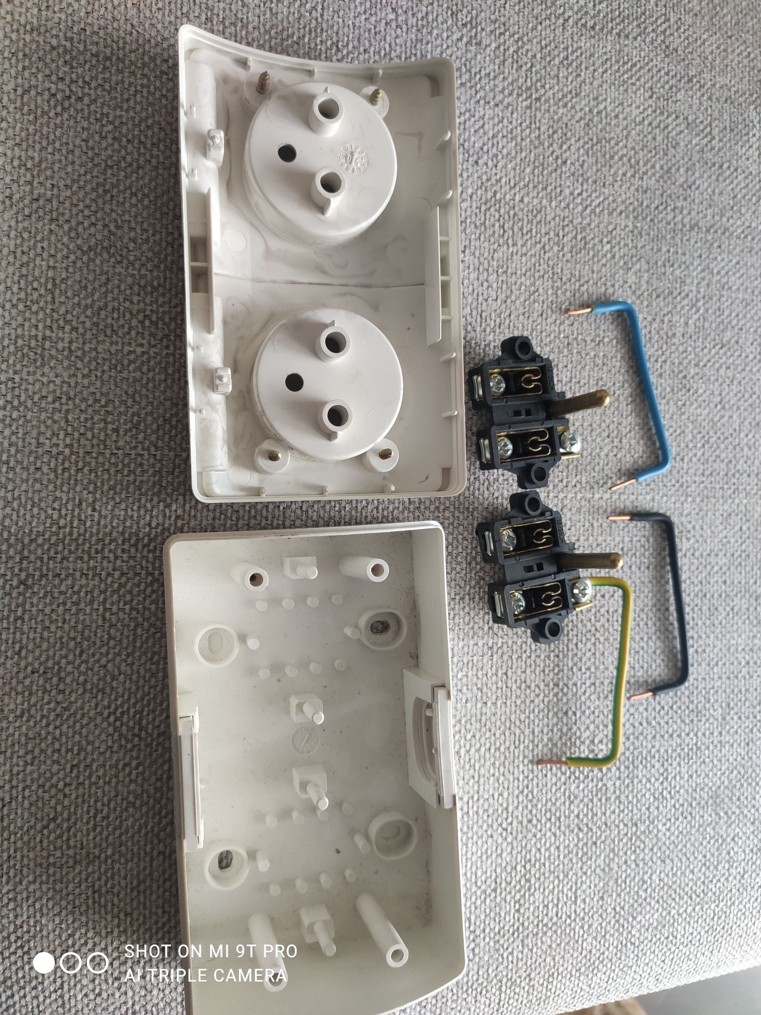 Gniazdko elektryczne podwojne