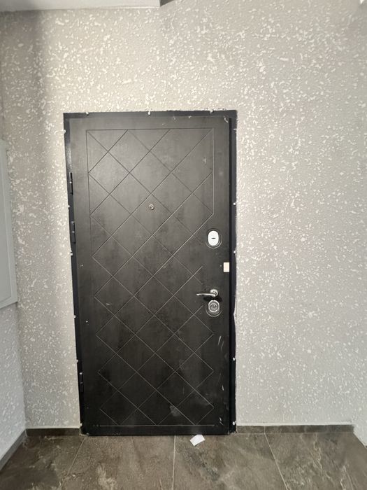 Продаж 3 кім.сирої квартири