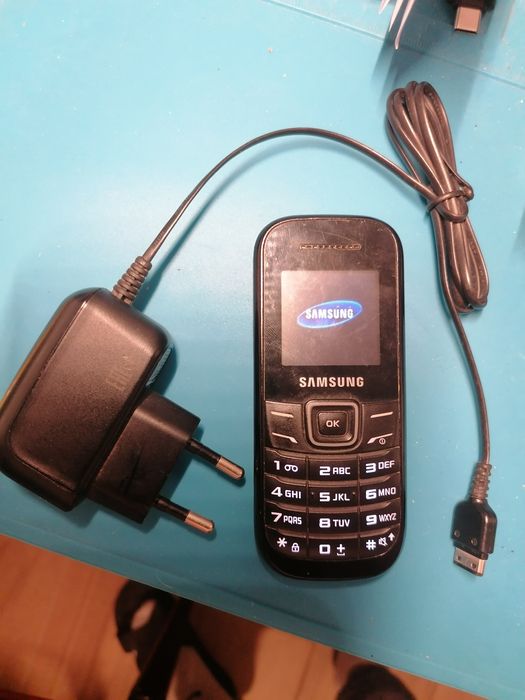 Samsung 1200i com carregador original