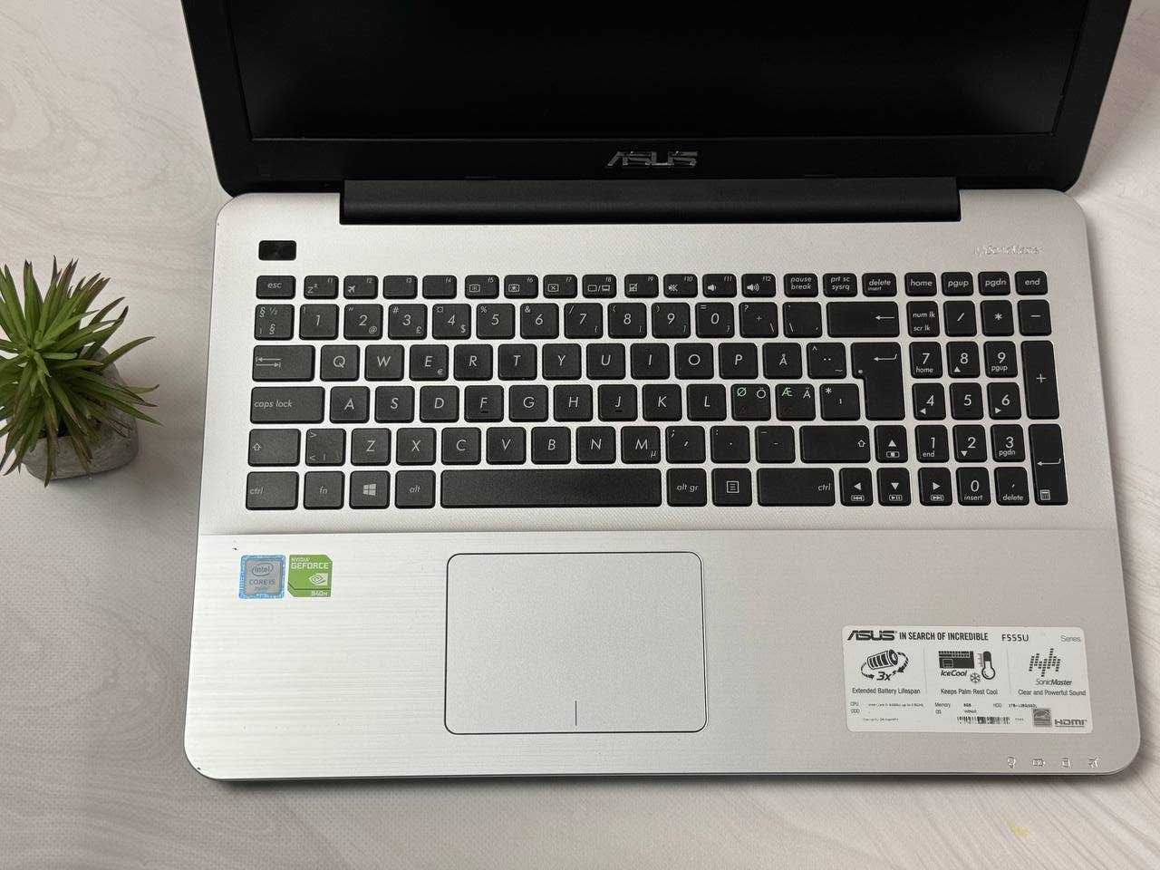 Asus F555U i5-6200 Nvidia Geforce 940M 8ram ssd 128/hdd500