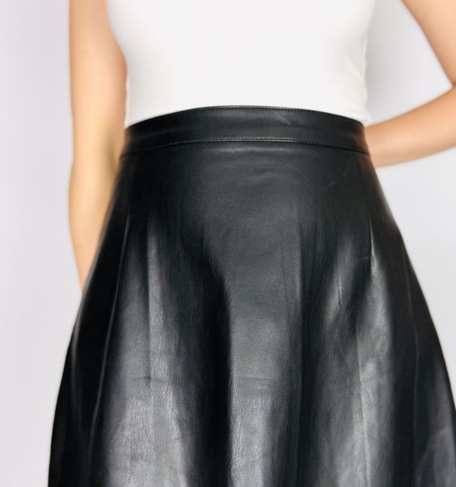 Czarna spódnica z ekoskóry L 40 VILA