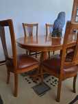 Móveis sala -  mesa e 6 cadeiras em madeira - como novos