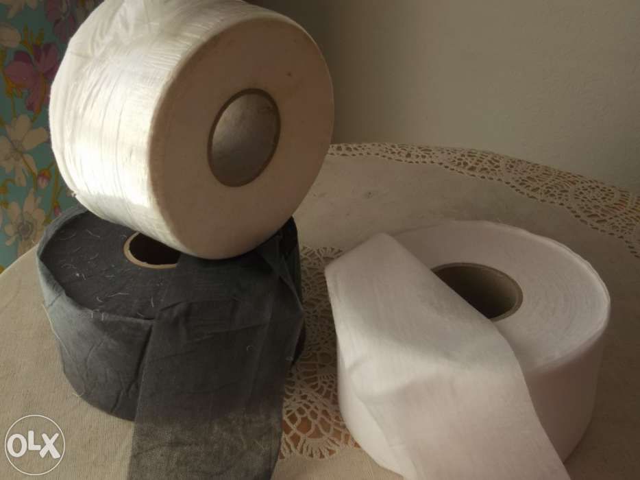 Botões e material de costura