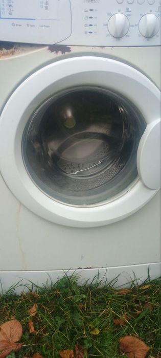 Дверка стиральной машины INDESIT модель WIL85 с креплением