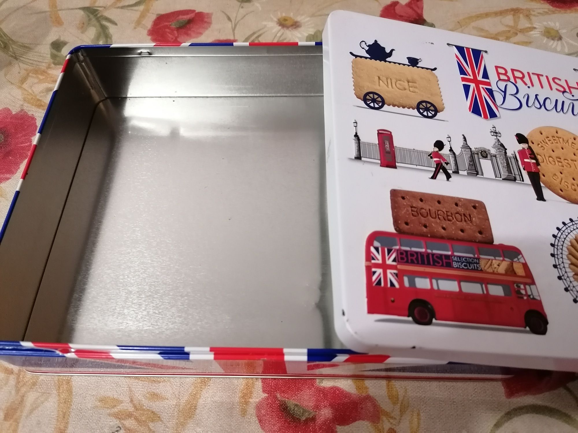 Коробка жестяна British Biscuit Tin