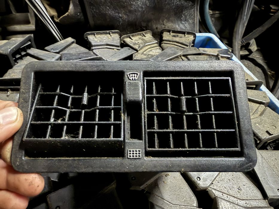 Kratka nawiewu  wentylacyjna fiat 126p FL EL BIS