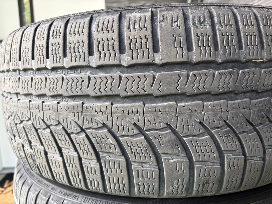 Opony zimowe 215/55/17 Nokiany