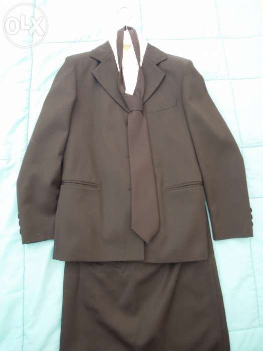 Traje Académico (2 camisas, saia, gravata e casaco)