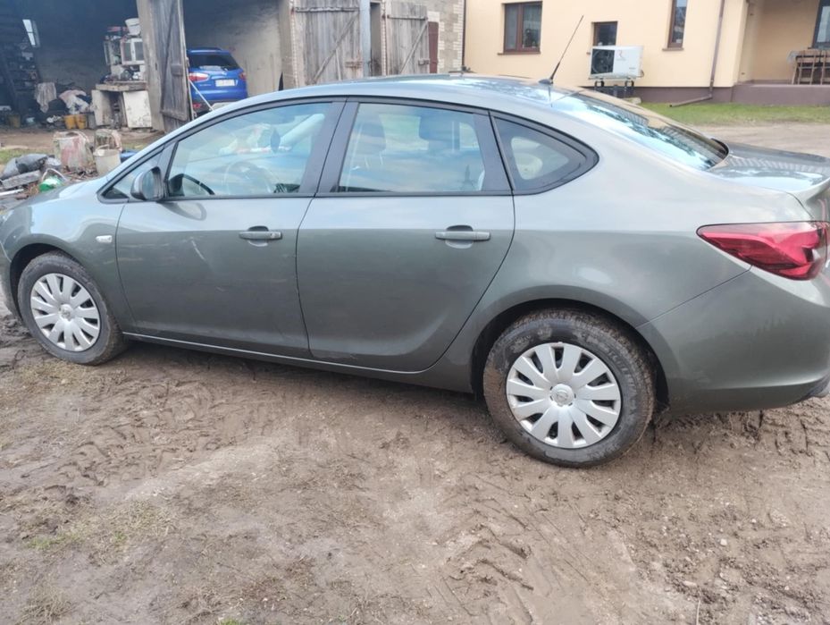 Opel Astra notchback 2019 r 1.4 140KM