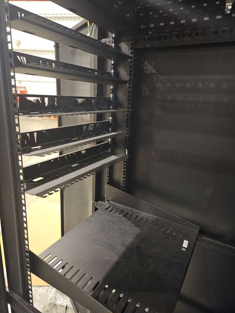 Bastidor APC Schneider UPS Servidor Switch D-Link Huawei Cloud Engine
