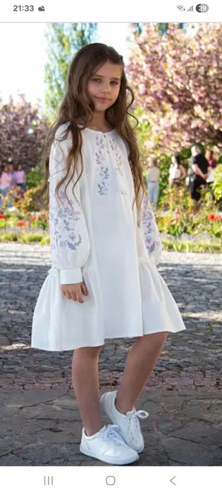 Вишита сукня  для дівчинки льон