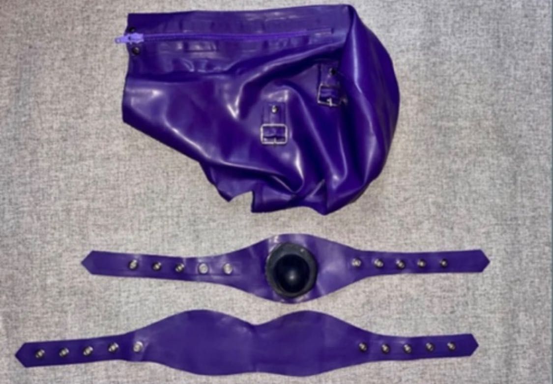 974/ Teatr Bal OD RĘKI M fioletowa maska latex lateks 04mm z wkładką