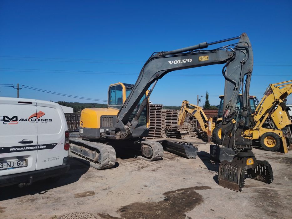 Volvo ECR 88 + pinça hidráulica