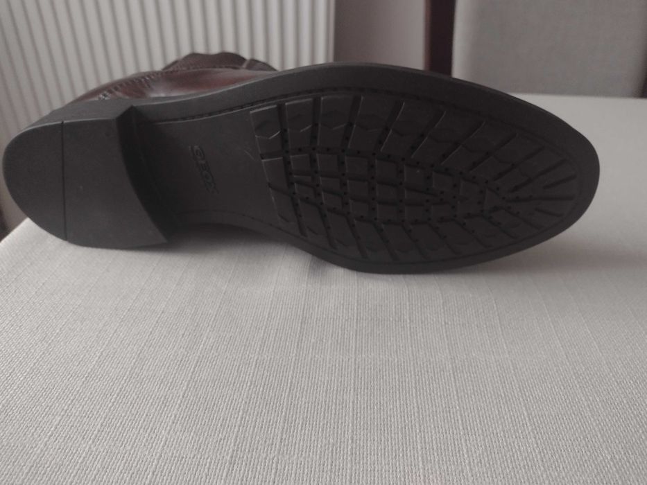 Sprzedam  nowe buty meskie wloskiej firmy GEOX do kostek