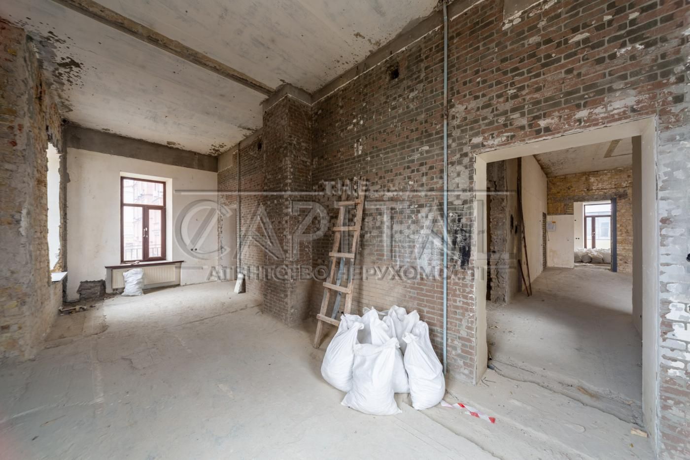 Продаж квартири, вул. Гончара Олеся, Центр, Київ