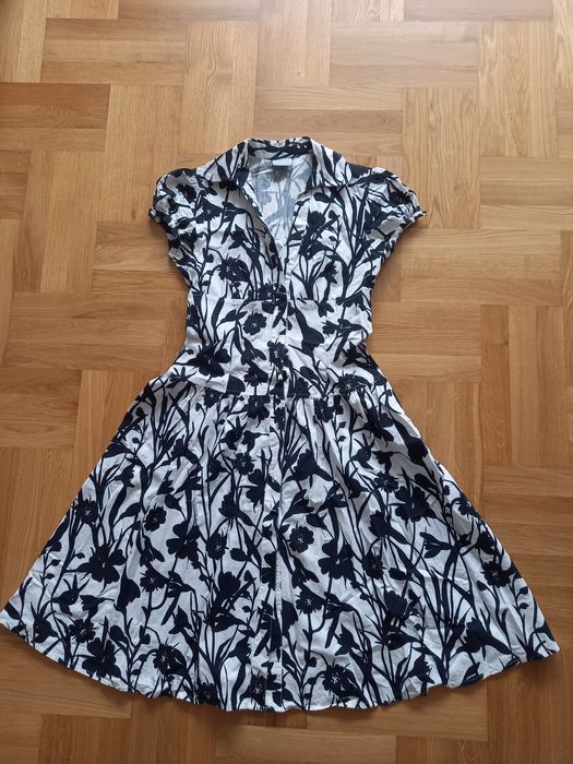 Sukienka Oasis biało-czarna w kwiaty r. 36,