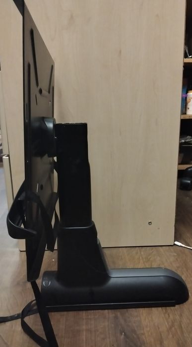 Надійне металеве кріплення для телевізора на стелю або стіну