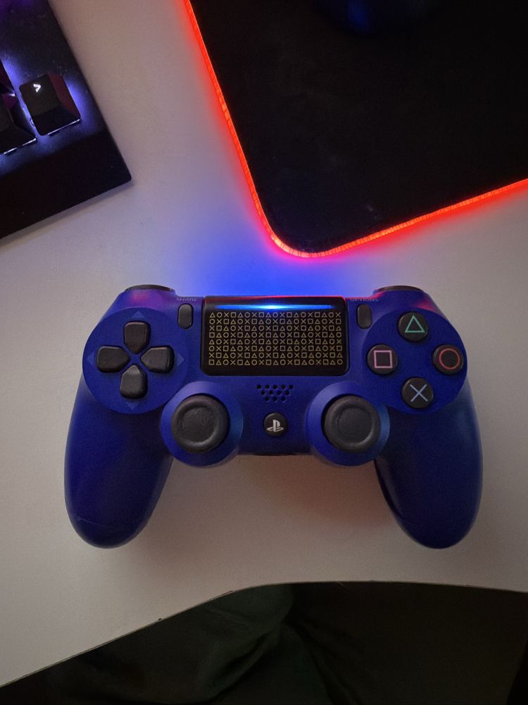 PlayStation 4 com comando/jogos/caixa/cabos