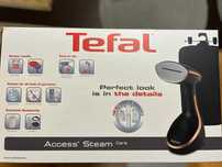 Parownica ręczna do ubrań Tefal.