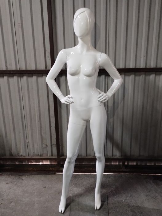 Manekin damski połysk