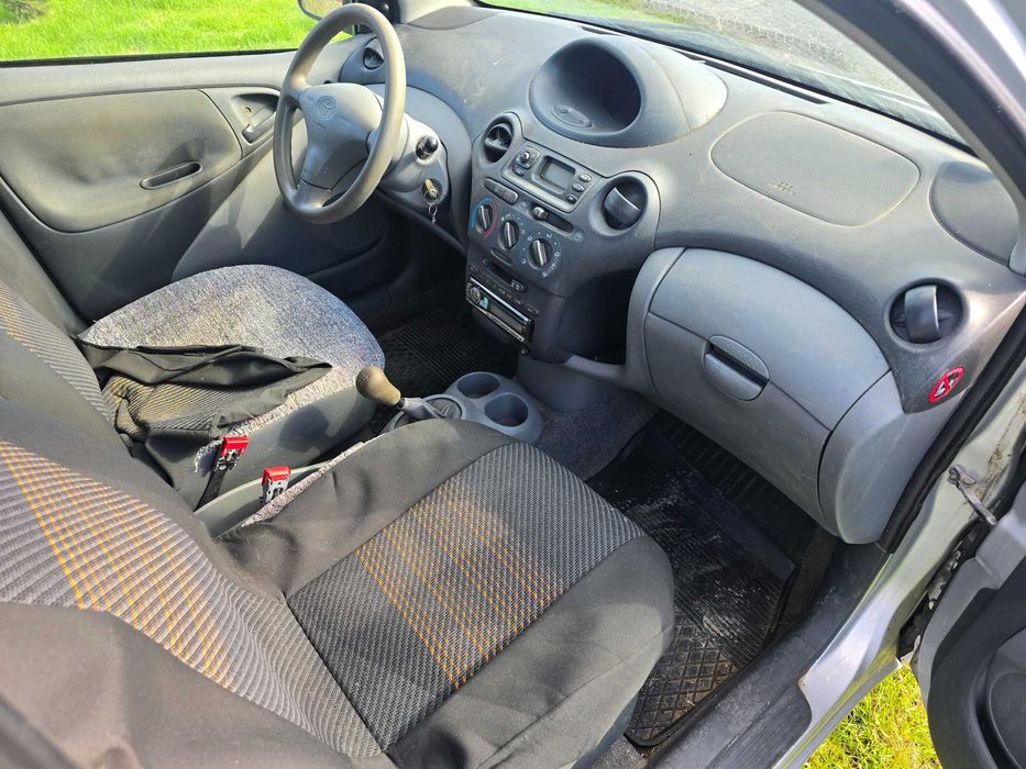 Toyota YARIS--1.0 BENZYNA--2001 Rok--5 Drzwi--EXPORT--