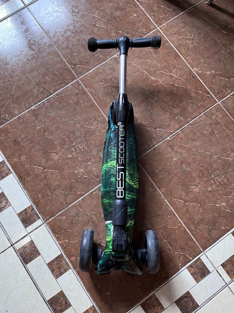 Best Scooter Maxi 87-793 зеленый