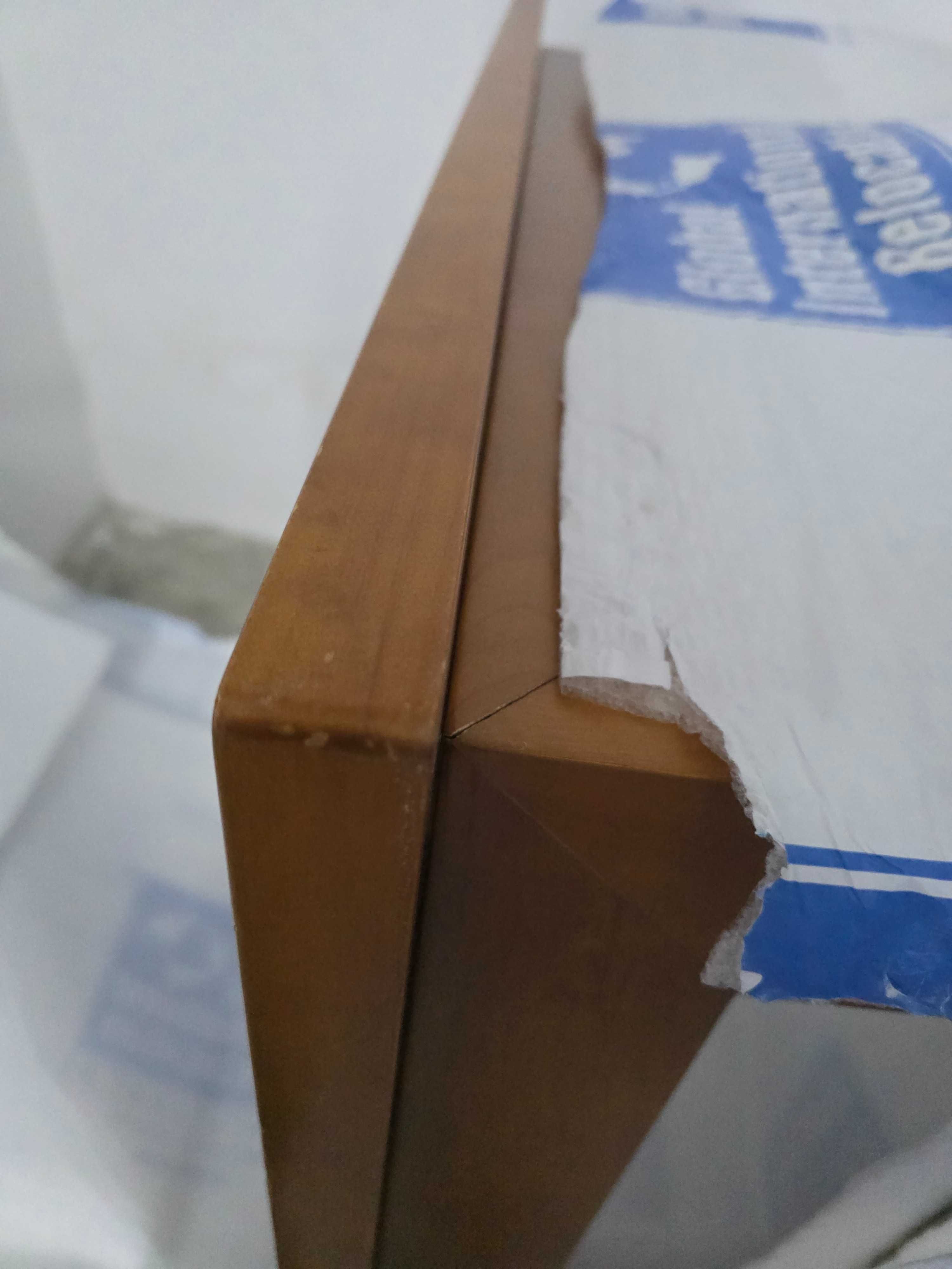 Mesa de café cerejeira e tampo de vidro fosco