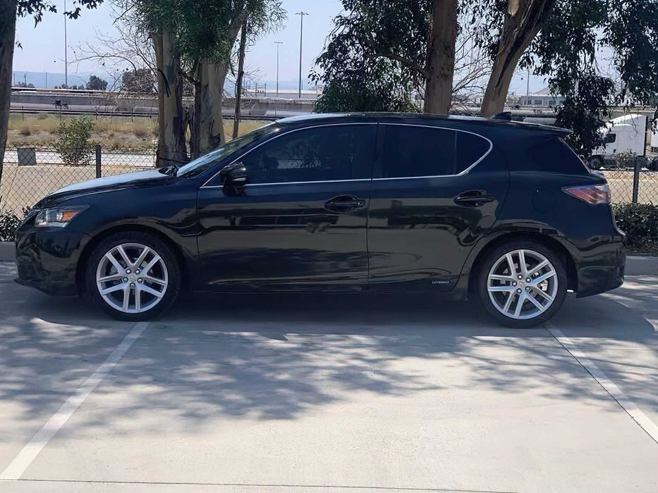 Lexus CT 200h Hybrid      2017