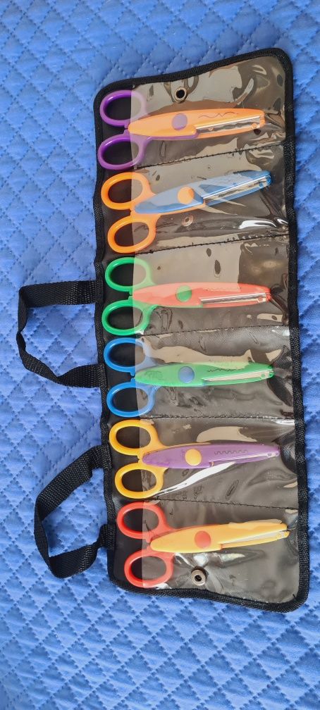 Conjunto de tesouras para contes divertidos
