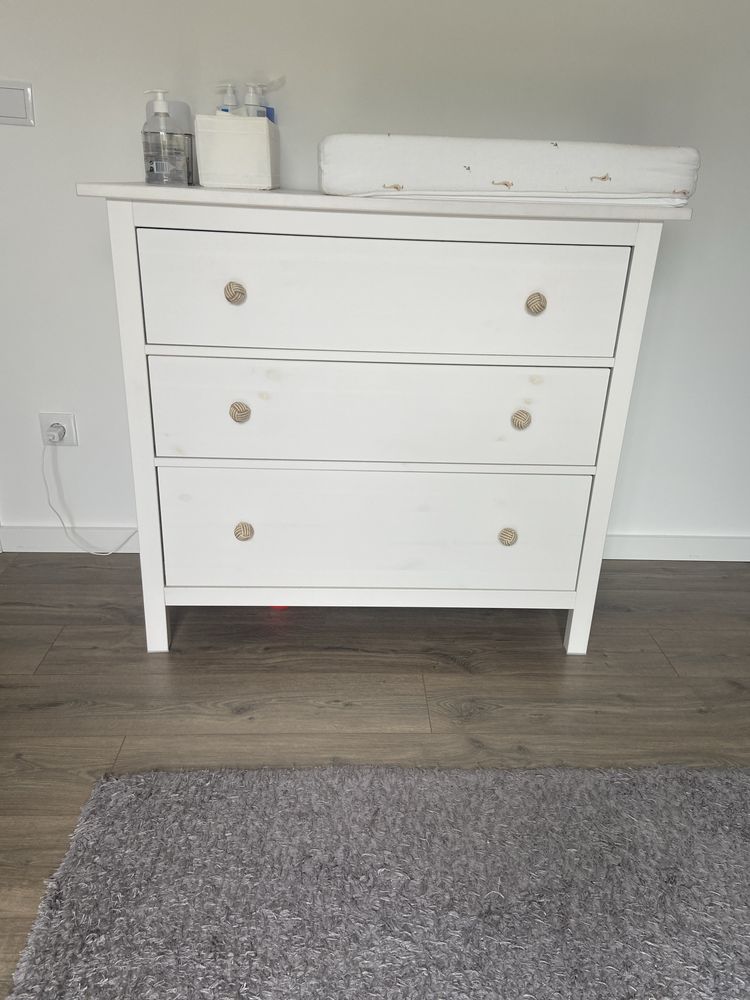Comoda Hemnes Ikea