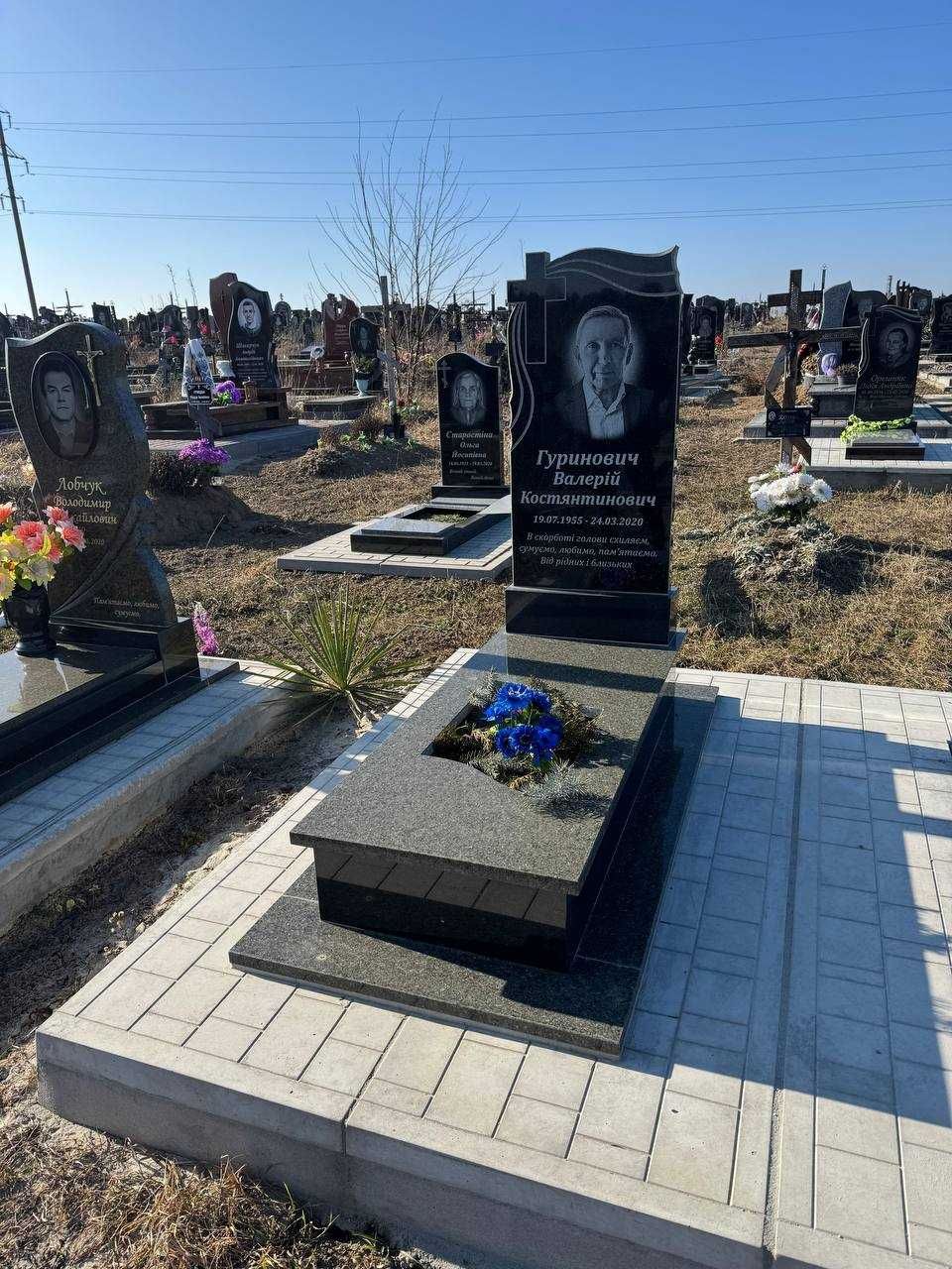 Бюджетні пам'ятники з НАТУРАЛЬНОГО ГРАНІТУ | Одинарні | Подвійні