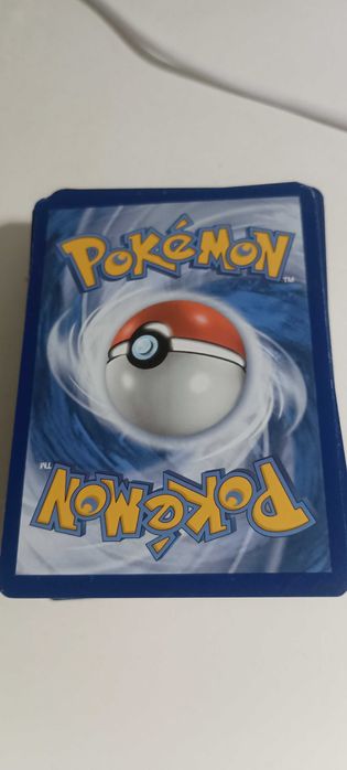 Vendo varias cartas do Pokémon