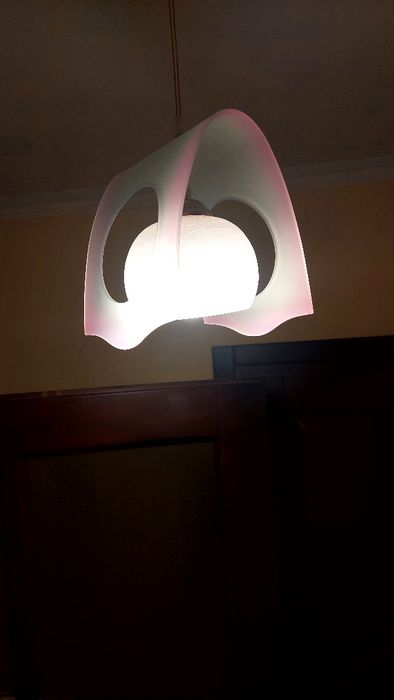 Продам люстры и плафоны