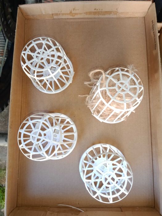 Ninhos, Comedouros e Porta Juta Para Aves