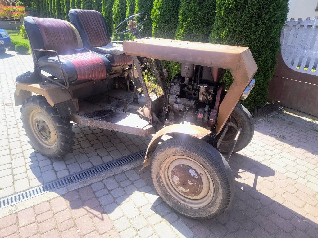 Traktor Sam Andoria Esiok
