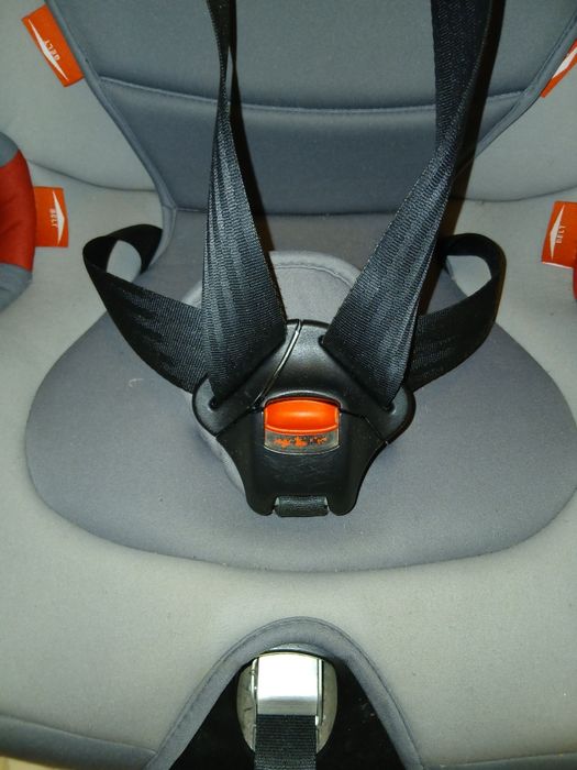 Автокресло chicco universal