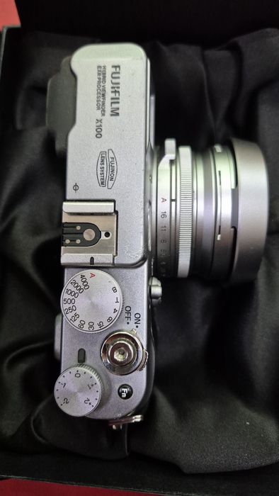 Fuji x100.                 .