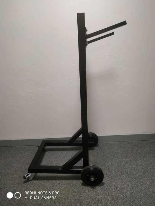 Stojak na silnik zaburtowy