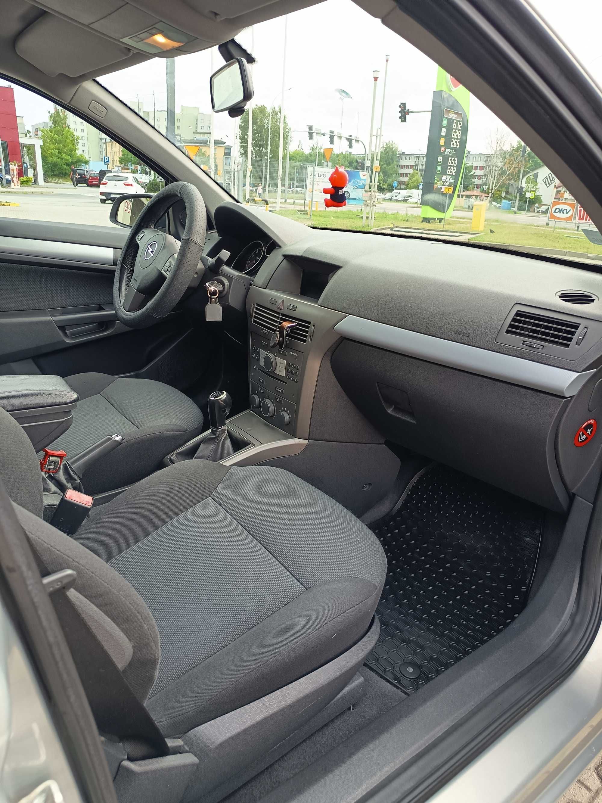 Opel Astra H 1.6 Benzyna